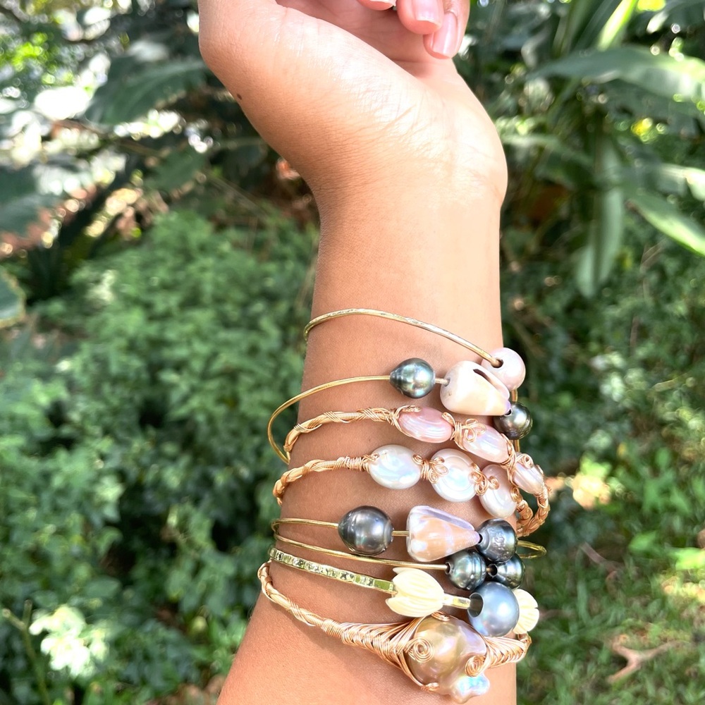 Wired 3 White Pearls Bracelet